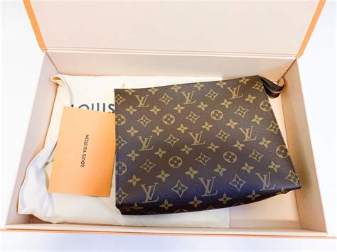 louis vuitton toiletry 26 price